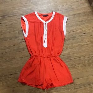 Romper with pockets! Great conditions